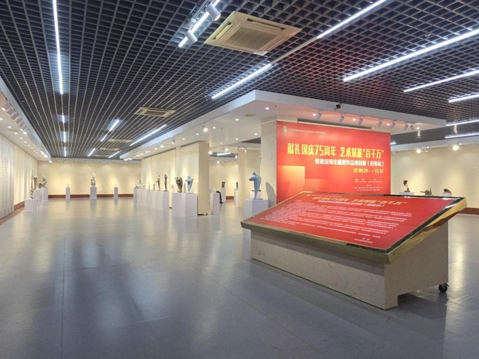 胥建国师生雕塑作品巡回展广东阳春启幕