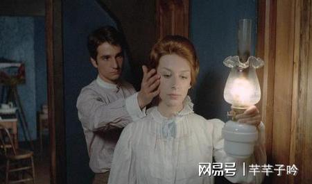 《两个英国女孩与欧陆》：用雕塑揭露战争的罪恶书写反转未来