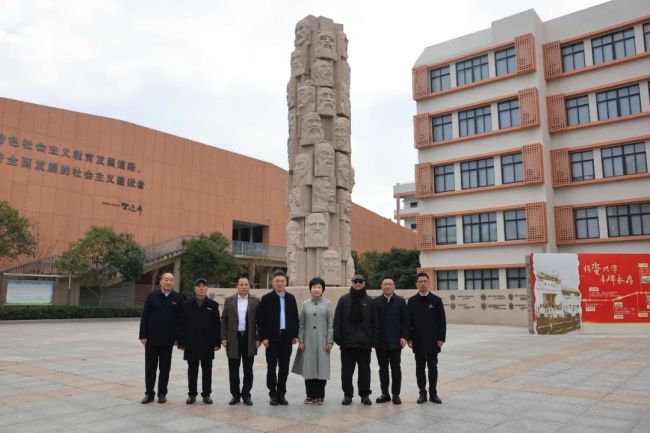 曾成钢带领团队设计打造丨温州市平阳县鳌江小学“高山仰止”雕塑