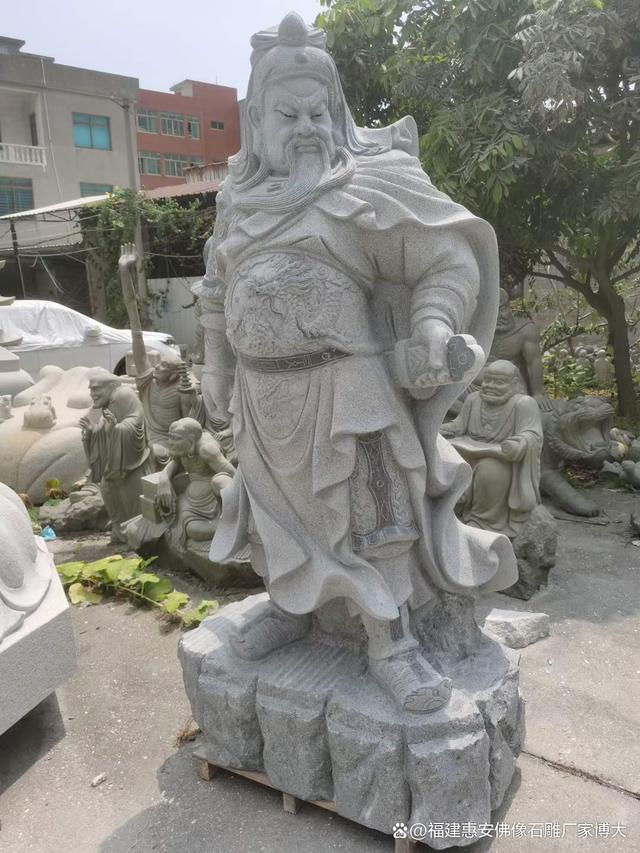 球速体育:石雕关公坐像的创意设计与现代审美(图1)