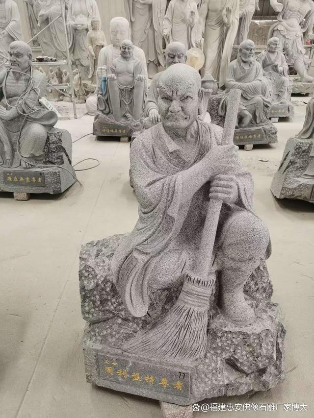 球速体育：石雕十八罗汉坐像图片的宗教意义与文化传承