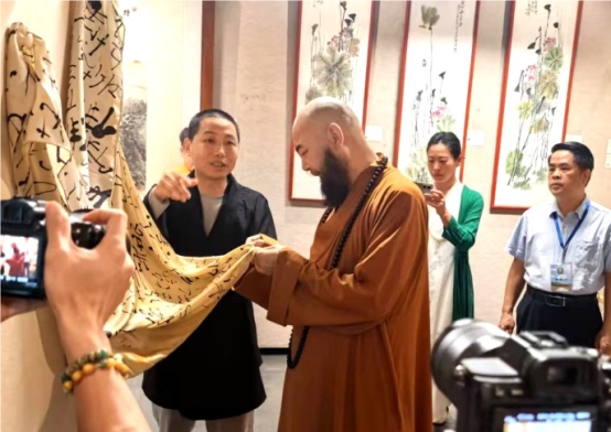 卢一心经书画艺术公益个展五一期间在东华禅寺展出(图5)