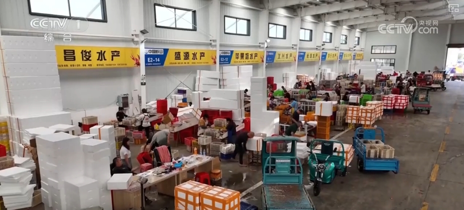 产业“忙”消费“热”百姓“乐”享新场景点燃消费“热引擎”(图20)