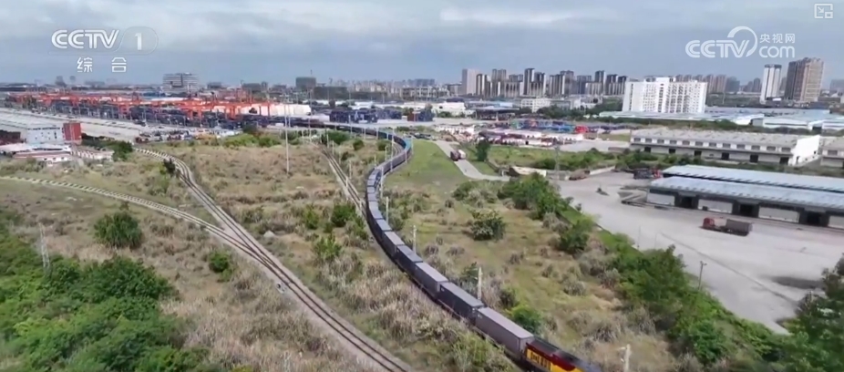 产业“忙”消费“热”百姓“乐”享新场景点燃消费“热引擎”(图18)