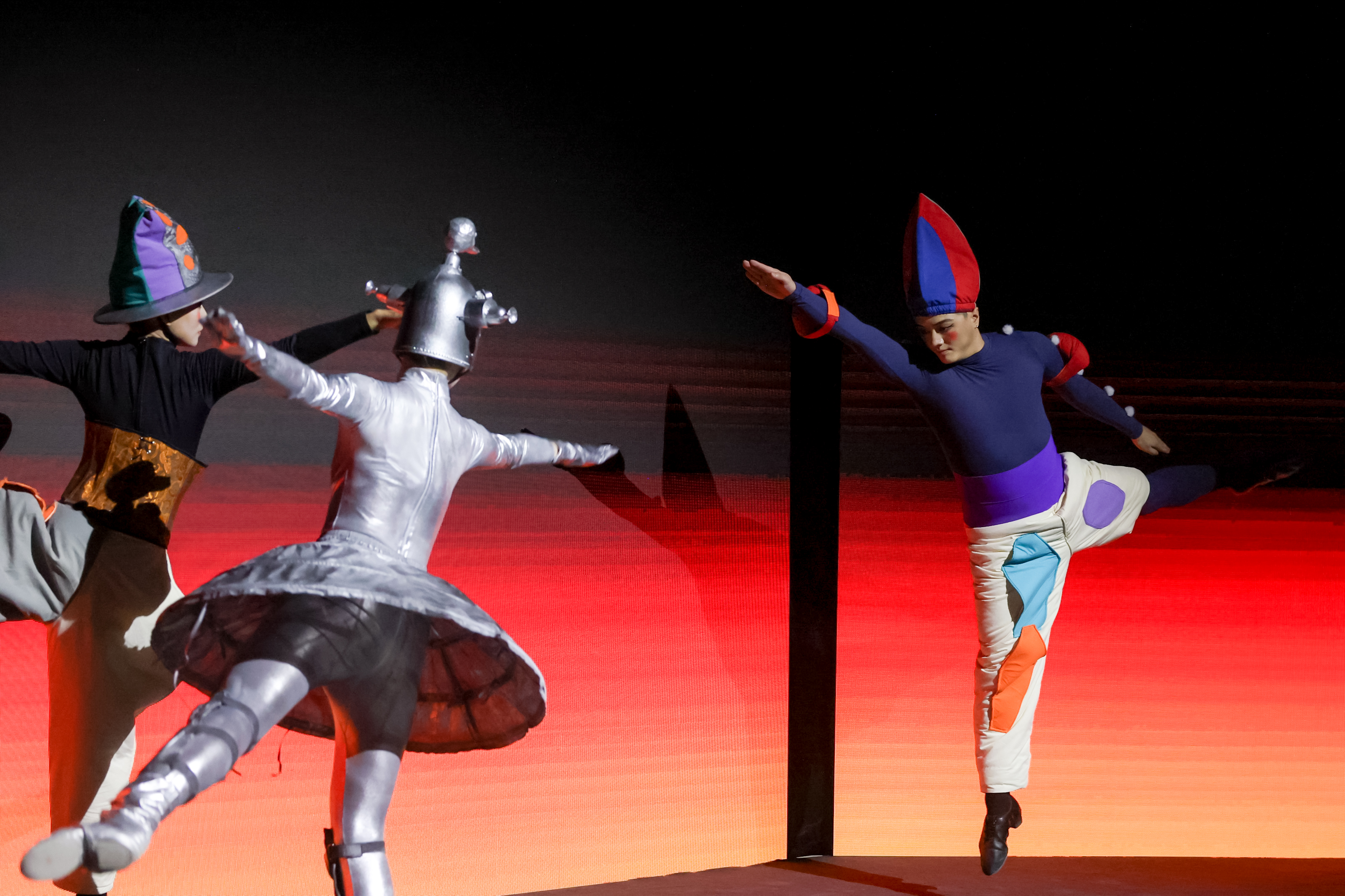 球速体育:现场|2024上海静安国际雕塑展开幕31位参展艺术家演绎“空间协奏”(图3)