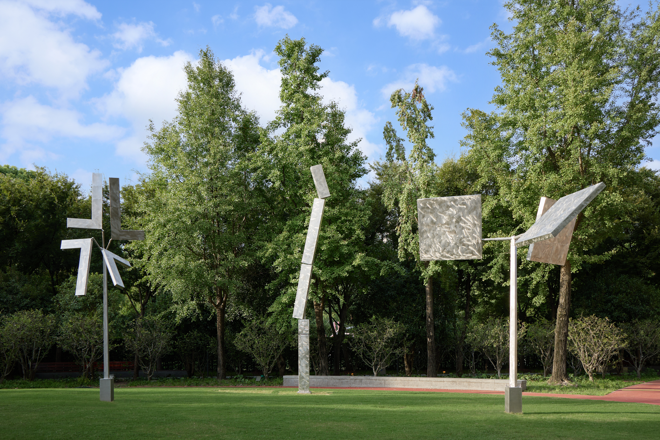 球速体育:现场|2024上海静安国际雕塑展开幕31位参展艺术家演绎“空间协奏”(图4)