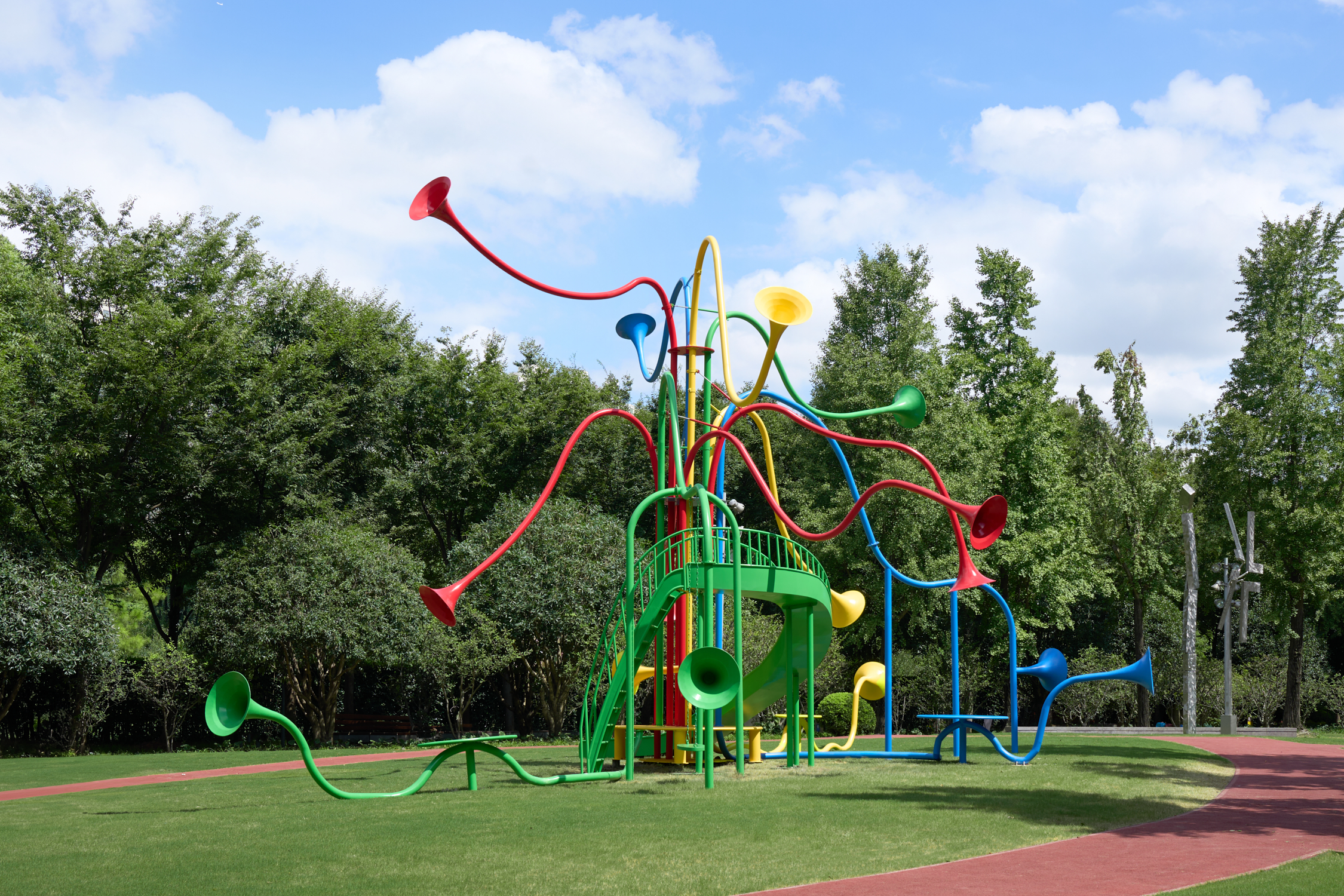 球速体育:现场|2024上海静安国际雕塑展开幕31位参展艺术家演绎“空间协奏”(图9)