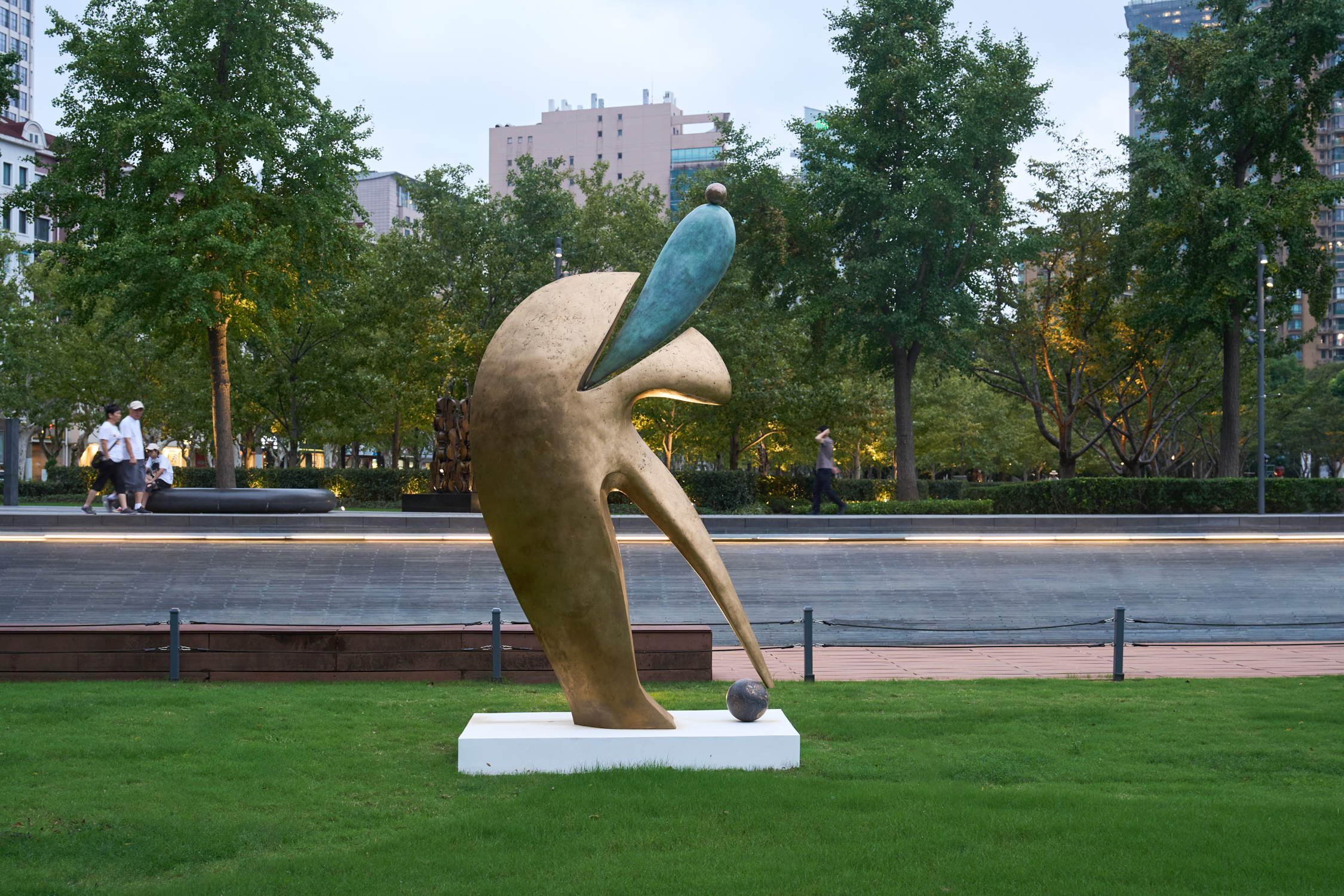 球速体育:现场|2024上海静安国际雕塑展开幕31位参展艺术家演绎“空间协奏”(图10)