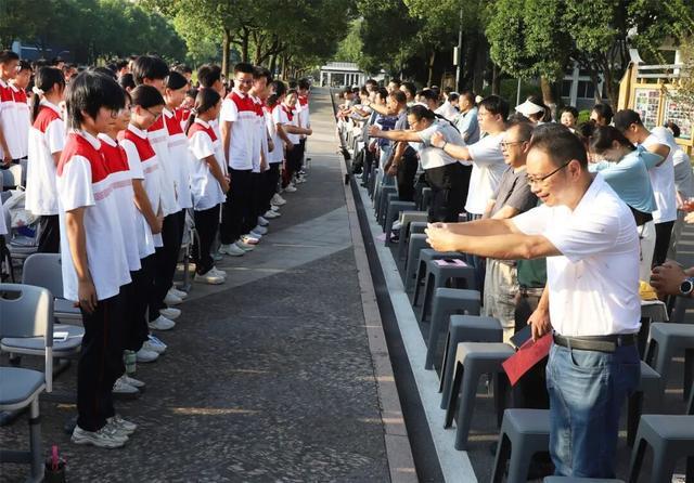 浙江江山中学秋季开学典礼:承抗战之魂青春宣誓启新程(图5)