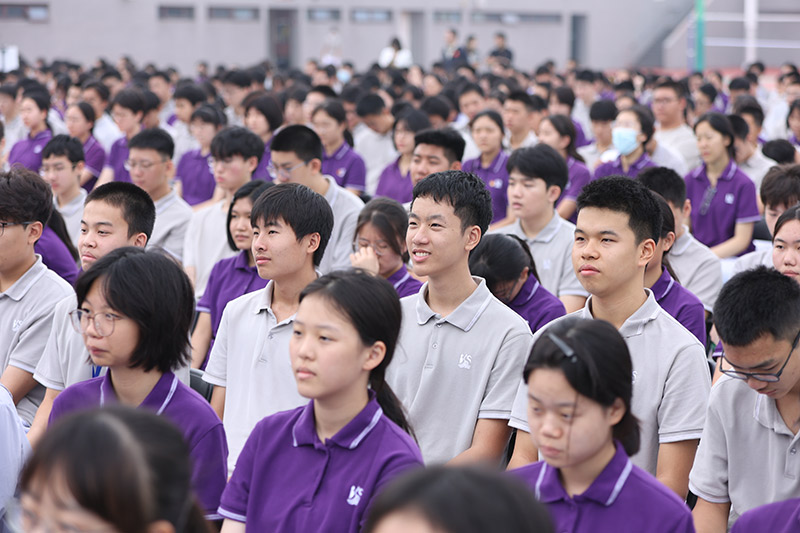 球速体育网站:北京三十五中开学典礼举行陶西平先生雕像揭幕(图2)