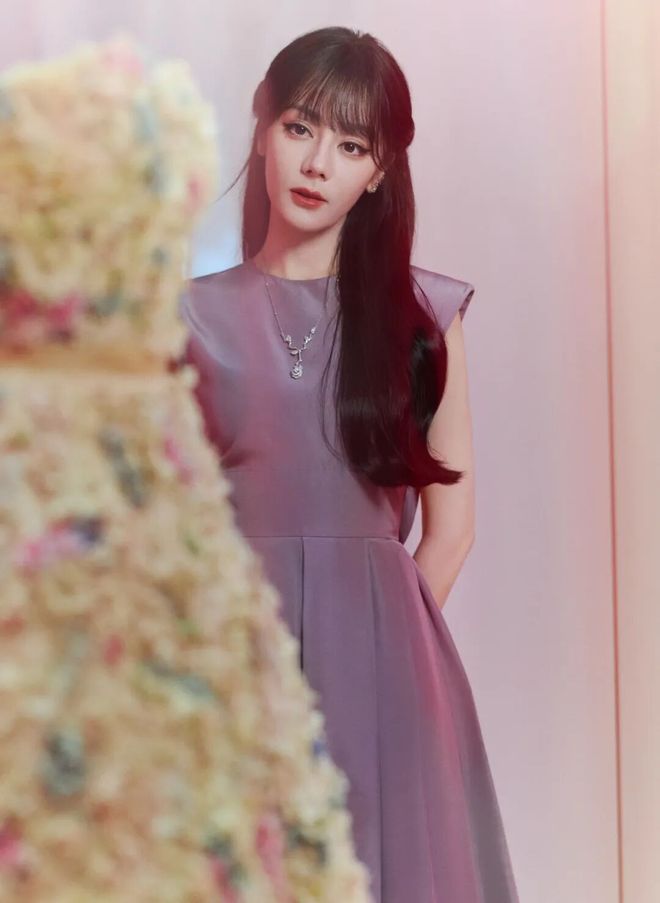 迪奥小姐青春与自由的不朽象征