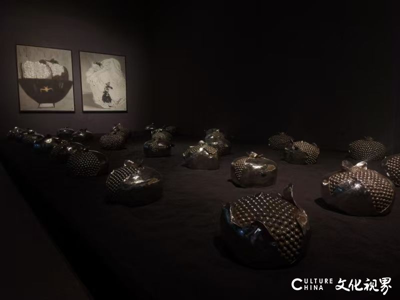 【DeepSeek谈艺】蒋世国拒绝艺术表达的固化模式构建疗愈与救赎的精神空间(图3)