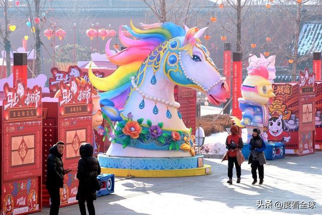 马影映红墙老街焕新章！沈阳中街用一盏灯点亮文旅融合新答卷
