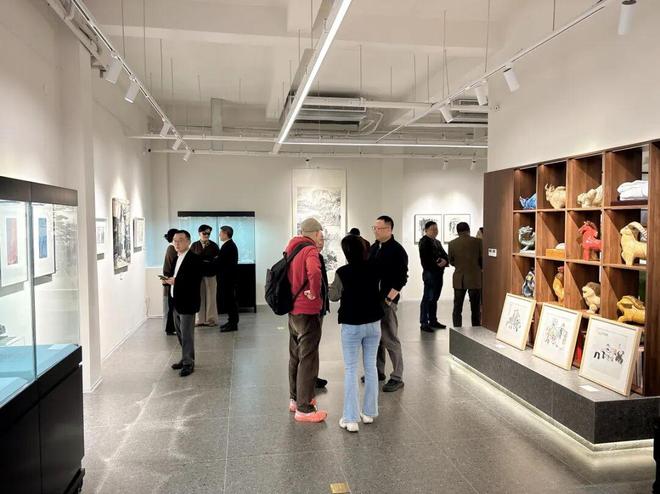 球速体育Welcome:中新泾公园这场艺术大展太有格调了~(图2)